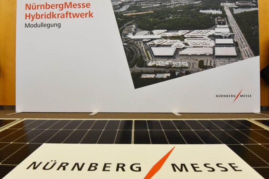 NürnbergMesse gab Startschuss für eine Photovoltaikanlage auf Dachfläche