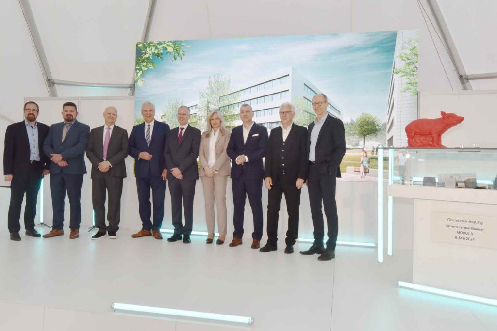 Die Ehrengäste für die Grundsteinlegung des Modul 8 auf dem Siemens Campus.