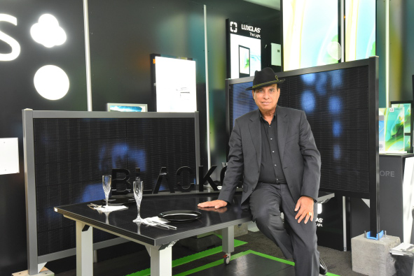 2012 entschied sich der indischer Physikers Jaspal Sodhi seine LuxGlas Technology zu gründen