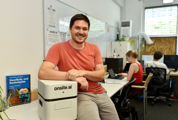 Jungunternehmer Samuel Dippold will mit onsite.ai KI-gestützten Raumluftanalysen am Bau etablieren