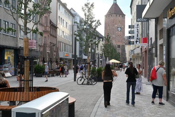 Stadt Nürnberg hat ersten Abschnitt der Einkaufsmeile Breite Gasse neu gestaltet