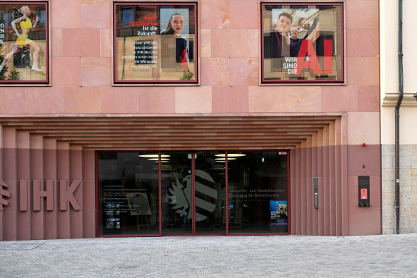 Zum diesjährigen Ausbildungsstart zeigt sich bei IHK Nürnberg und Handwerk ein uneinheitliches Bild